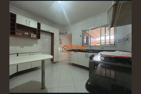 11_photo/94cef52ae3.4a7708b419391496-ATLAS-8a6202a0-9e79-43d2-a7d6-d0bd21dbd33b.jpg de casa à venda com 3 quartos, 390m² em Jardim Jovaia, Guarulhos