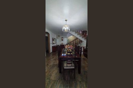 2_photo/94cef54263.08f922be3a726ba4-ATLAS-33c90d75-e114-4b4e-92b6-e3b0b1d3aed6.jpg de casa à venda com 5 quartos, 325m² em Jardim Zaira, Guarulhos