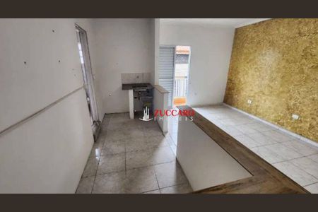 3_photo/94cef549b1.1bd69dac9b1a6bf9-ATLAS-54dfc2db-e93e-4972-9884-ad42e48b23b4.jpg de casa à venda com 4 quartos, 110m² em Jardim Sao Roberto, Guarulhos