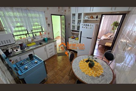 4_photo/94cef54eb5.7a69ff73eb43ff8d-ATLAS-e4102a42-540b-4909-84f5-9afedf28a23d.jpg de casa à venda com 3 quartos, 95m² em Jardim Leila, Guarulhos