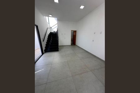 3_photo/94cef5526d.484882fc9d75cc8d-ATLAS-e7014368-1162-4b51-a85d-59fd3cd4e512.jpg de casa à venda com 3 quartos, 160m² em Jardim Santa Barbara, Guarulhos