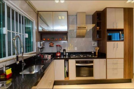 5_photo/94cef568fd.dac83b1c41b68d34-ATLAS-20102bc7-945e-4d0b-9eeb-8e2576e639ea.jpg de casa à venda com 3 quartos, 170m² em Jardim Bebedouro, Guarulhos