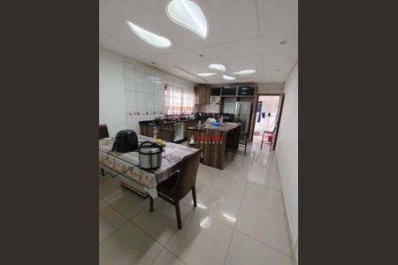 13_photo/94cef56b3d.dea66ee82dfebc54-ATLAS-7ef08ace-116a-458b-b0a5-c4014504c740.jpg de casa para alugar com 4 quartos, 350m² em Jardim Dourado, Guarulhos