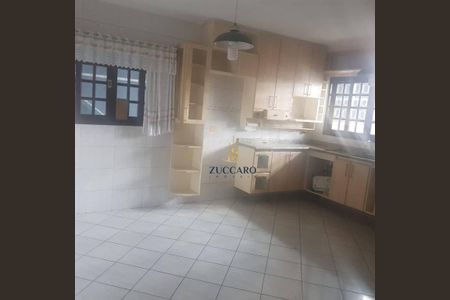 3_photo/94cef57c8d.e31a495c18706ffc-ATLAS-07d7bf2a-7e13-4de5-92aa-f895f25daf81.jpg de casa à venda com 3 quartos, 220m² em Gopouva, Guarulhos