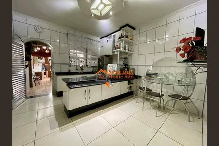 6_photo/94cef59e6f.a64aef6598c47c00-ATLAS-dfa0eca8-9df7-4245-9fce-5221c846e356.jpg de casa à venda com 3 quartos, 200m² em Jardim Vila Galvao, Guarulhos