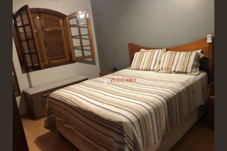 35_photo/94cef5a019.2f853b65644dbf18-ATLAS-85f697d5-92bc-478c-aeb3-50ae32a5d7ae.jpg de casa para alugar com 4 quartos, 278m² em Jardim Vila Galvao, Guarulhos
