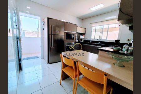 4_photo/94cef5a247.04684f9cd9272a30-ATLAS-6fa3acd7-4b30-4877-b839-ae7d2bf9f961.jpg de casa à venda com 3 quartos, 135m² em Jardim Vila Galvao, Guarulhos