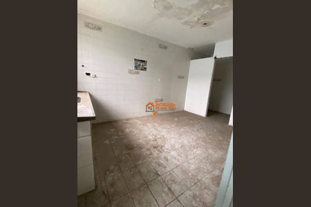 5_photo/94cef5a2f9.18e6ac91b37a8e88-ATLAS-e72f93c5-e57c-4001-8e11-452b0c946d49.jpg de casa à venda com 5 quartos, 210m² em Jardim Vila Galvao, Guarulhos