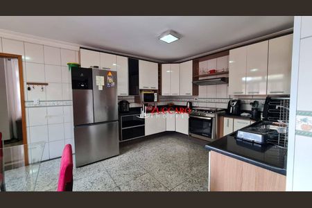 9_photo/94cef5b193.f775f85bdc6a7097-ATLAS-428997fe-b5ca-47ae-b6bb-3ff0098ae8d5.jpg de casa à venda com 4 quartos, 222m² em Vila Galvão, Guarulhos