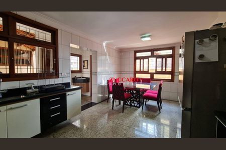 7_photo/94cef5b193.f775f85bdc6a7097-ATLAS-8b0152ef-0921-4745-937a-a998fd6375ef.jpg de casa à venda com 4 quartos, 222m² em Vila Galvão, Guarulhos