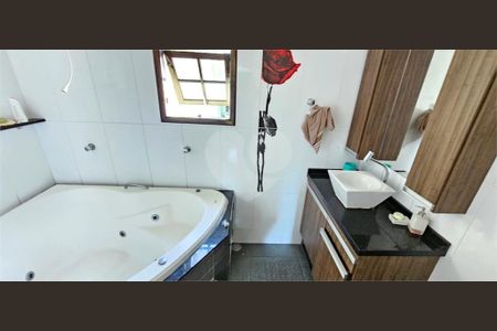 53_photo/94cefc2cdd.445c0bca81181d7a-ATLAS-49f29e75-a4d3-4b65-ae1f-0d3ea2c8e0d2.jpg de casa à venda com 3 quartos, 250m² em Três Montanhas, Osasco