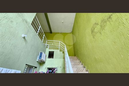 79_photo/94cefc2cdd.445c0bca81181d7a-ATLAS-e4c62f4e-a0bd-45a7-b681-58d2ff61d352.jpg de casa à venda com 3 quartos, 250m² em Três Montanhas, Osasco