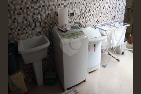 2_photo/94cefdd22b.74a96c0b2c4b8c29-ATLAS-db926895-9952-403a-b5b9-9239db0c2cc6.jpg de casa à venda com 3 quartos, 300m² em Três Montanhas, Osasco