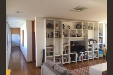 3_photo/94cefde18b.ceff8192393c33de-ATLAS-1c6cc5ba-685e-4252-be63-581225f8b4d5.jpg de casa para alugar com 4 quartos, 900m² em Jardim Mutinga, Barueri