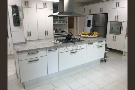 10_photo/94cefde4b1.b504a66263e169af-ATLAS-a0b9e13d-5e9e-41a2-a40d-829ebd201e4a.jpg de casa à venda com 4 quartos, m² em Residencial Tambore, Barueri