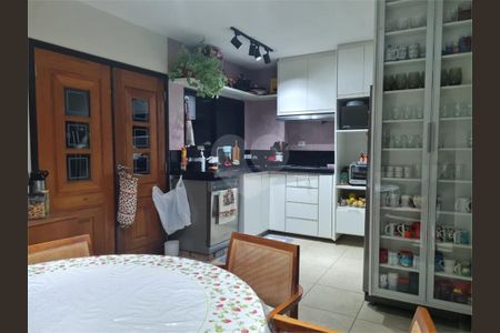 8_photo/94cefde673.d70e7eae2b930113-ATLAS-a89a8dbe-67cc-462a-b6a7-711732bae3d6.jpg de casa à venda com 4 quartos, 250m² em Parque Imperial, Barueri