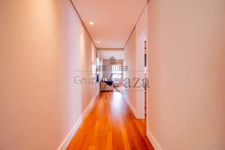 2_photo/94cefdf0ff.e543d79be6c7d3ab-ATLAS-07b6da47-514b-4106-a400-f9375bc02cb2.jpg de casa à venda com 5 quartos, m² em Residencial Tambore, Barueri