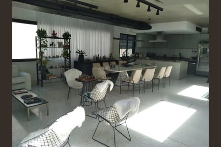 3_photo/94cefdf68d.ab9d896be0e39e09-ATLAS-6469d8ad-6a42-4eb3-bc1c-07ee5591d362.jpg de casa à venda com 3 quartos, 442m² em Residencial Tambore, Barueri