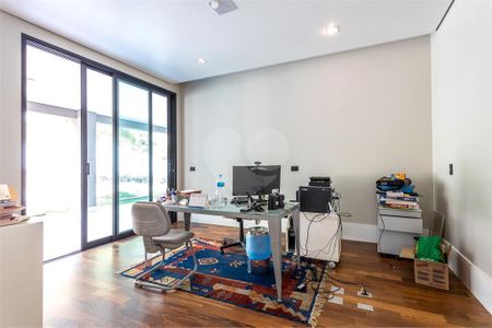 7_photo/94cefdf9f5.2c3574afb1006d70-ATLAS-38bef217-1930-4b08-86f2-cdc2021871cb.jpg de casa à venda com 4 quartos, 1305m² em Residencial Tambore, Barueri