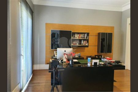 4_photo/94cefdfe4f.9f73e101bd22bb98-ATLAS-590e69ad-a39a-4eab-b1a6-c95a55e62ef4.jpg de casa de condomínio à venda com 4 quartos, 980m² em Residencial Tambore, Barueri