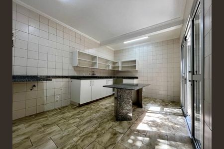 2_photo/94cefe1315.0497ce05b5ed56f3-ATLAS-05910090-18de-481c-a48d-d5769ad13b33.jpg de casa à venda com 4 quartos, 260m² em Jardim Munhoz Júnior, Osasco