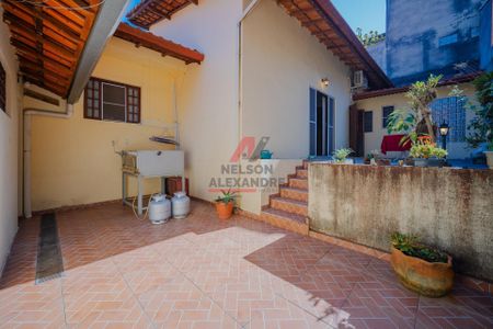 8_photo/94cefe59f3.8b238b2f56f58e8d-ATLAS-3b402ab3-676a-4cf7-9bf3-5de00e83029b.jpg de casa à venda com 3 quartos, 239m² em I.a.p.i., Osasco