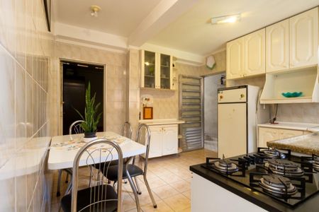 2_photo/94cefe64f5.49e0eb15cbcccc26-ATLAS-05a22c46-2dfb-48f3-94d3-c993958ccfd3.jpg de casa à venda com 4 quartos, 226m² em Helena Maria, Osasco