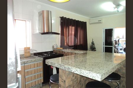 8_photo/94cefe862d.4f01e810a805cb87-ATLAS-4cca3498-e3c2-43db-87c9-cc6316d612b8.jpg de casa à venda com 6 quartos, 300m² em Baronesa, Osasco