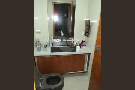 2_photo/94cefe862d.4f01e810a805cb87-ATLAS-89b689c0-58fe-4a22-9a3f-eb57cf8af73b.jpg de casa à venda com 6 quartos, 300m² em Baronesa, Osasco