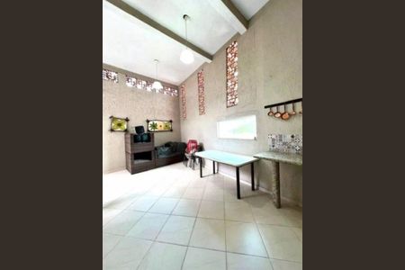 3_photo/94cefe9e4f.ceff8192393c33de-ATLAS-08193e17-03da-42e0-90dd-0dc9e3c271f4.jpg de casa à venda com 3 quartos, 180m² em Industrial Anhangüera, Osasco