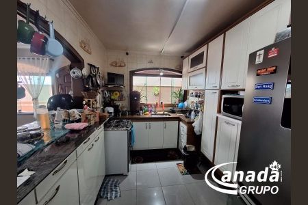 5_photo/94cefeddbb.833a42e394c467a8-ATLAS-4958c99c-0a4b-4f54-82ee-e8f673f305e2.jpg de casa à venda com 3 quartos, 214m² em Ayrosa, Osasco