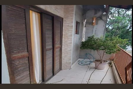 2_photo/94cefedff5.2f15d505e37c7ac5-ATLAS-c7ec05ae-77cd-417d-a75d-9ba67d2845da.jpg de casa à venda com 3 quartos, 72m² em Ayrosa, Osasco