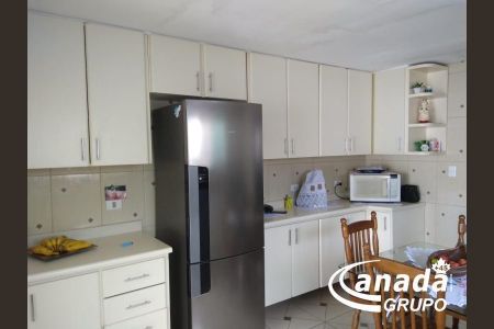 8_photo/94cefee213.598c66e7e5047e83-ATLAS-7f7978af-ea9e-4bd5-b3e9-12d87f6f71b9.jpg de casa à venda com 5 quartos, 226m² em Ayrosa, Osasco