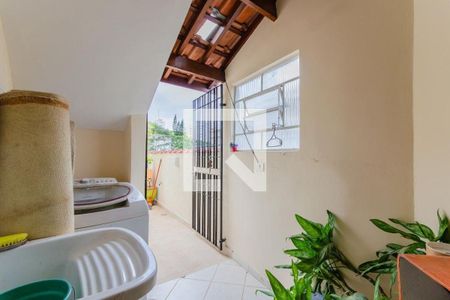 32_photo/94cefee4b9.e78a3bff2ad56a74-ATLAS-cdb66385-2380-43cc-b09e-93588f848a10.jpg de casa à venda com 3 quartos, 214m² em Rochdale, Osasco