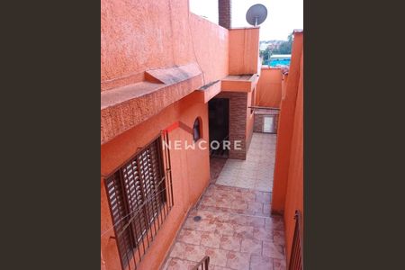 3_photo/94cefee6d7.e100dba37721dde7-ATLAS-0a428be3-5c81-45aa-9bb7-5f7a7660937b.jpg de casa à venda com 3 quartos, 196m² em Ayrosa, Osasco