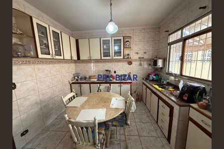 10_photo/94cefee6eb.04f4efb4ec0e2ec3-ATLAS-a69bb3d1-d04d-48ee-803f-c50fc2748268.jpg de casa à venda com 4 quartos, 347m² em Ayrosa, Osasco