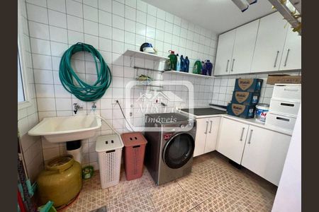 25_photo/94cefefa25.7be7a474fdeed64f-ATLAS-d11e5a41-6050-410a-aef2-720d391a6d92.jpg de casa à venda com 3 quartos, 263m² em Rochdale, Osasco