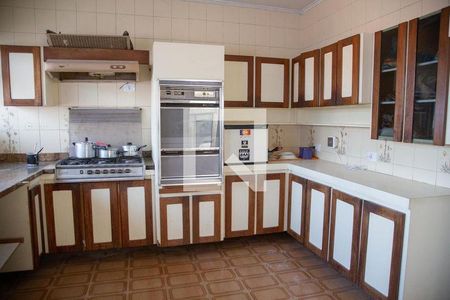 2_photo/94ceff6e43.588d4a7fb74764b6-ATLAS-0a433fbe-65b6-45f5-9e3e-6c28a3d0cbef.jpg de casa à venda com 5 quartos, 450m² em Centro, Osasco