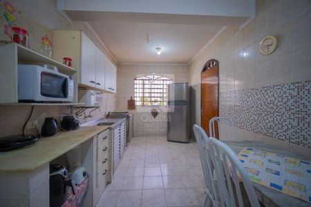 13_photo/94ceffac7d.f34ea19b5153c875-ATLAS-c1a3e746-32fa-4e20-b2be-02ecccdf6ab8.jpg de casa à venda com 5 quartos, 234m² em Jardim das Flores, Osasco