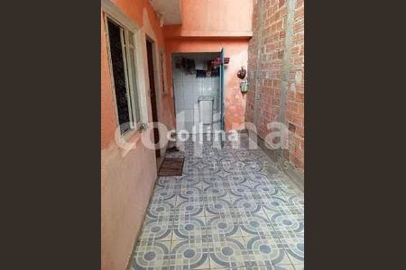 3_photo/94ceffd66b.ceff8192393c33de-ATLAS-0f64e8cc-b95d-4083-9ce4-7dd707080c82.jpg de casa à venda com 2 quartos, 147m² em Jardim Rosa Maria, Carapicuíba