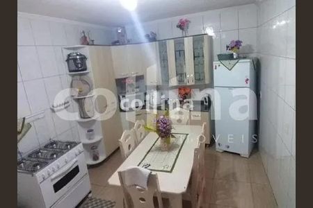 9_photo/94ceffd66b.ceff8192393c33de-ATLAS-db746a09-25cc-4320-843c-07bda9b9f008.jpg de casa à venda com 2 quartos, 147m² em Jardim Rosa Maria, Carapicuíba