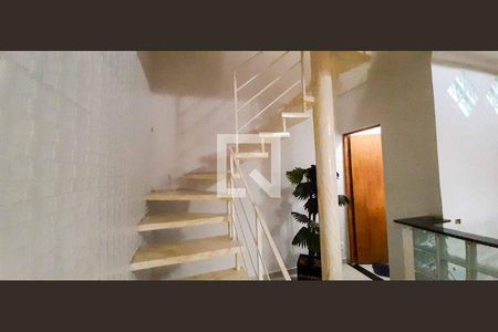 19_photo/94ceffed25.598c66e7e5047e83-ATLAS-93166387-689f-4731-bc6d-5e704df4e36e.jpg de casa à venda com 3 quartos, 130m² em Padroeira, Osasco