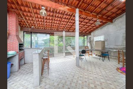 3_photo/94cefff0c1.f2ed236aecaa8a04-ATLAS-0e03793f-0c3b-49bc-8aad-b8baa2e28ae5.jpg de casa à venda com 6 quartos, 220m² em Metalúrgicos, Osasco