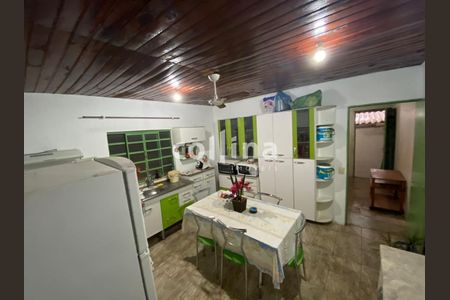 2_photo/94cefff7f7.ceff8192393c33de-ATLAS-1576e210-4e1e-441c-a308-349da1cda478.jpg de casa à venda com 4 quartos, 240m² em Jardim Novo Horizonte, Carapicuíba