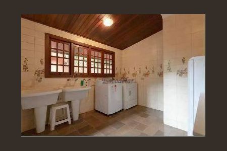 77_photo/94cf0007cb.0f81dd1a9a4f6ffb-ATLAS-6c7a82ee-7904-4c21-9f27-eada0d67e5ed.jpg de casa à venda com 7 quartos, 450m² em Chácara Granja Velha, Carapicuíba