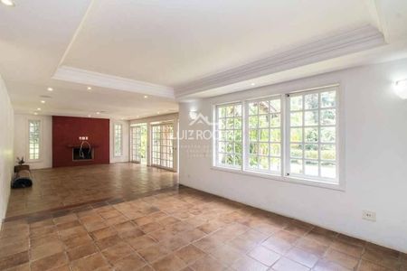 8_photo/94cf0007f5.ceff8192393c33de-ATLAS-ebe7d2db-5955-44e2-b2a1-cabd745207c0.jpg de casa de condomínio à venda com 3 quartos, 456m² em Granja Viana, Cotia