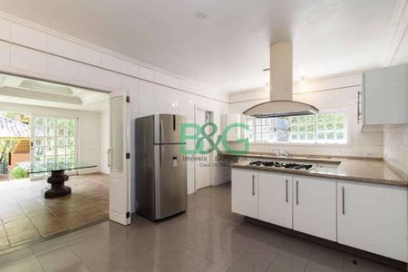 31_photo/94cf0007f7.cc80a849dbb3670d-ATLAS-df54daba-0036-47ae-b8e2-c59f5ec1017b.jpg de casa de condomínio à venda com 3 quartos, 456m² em Granja Viana, Cotia