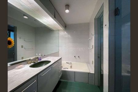 85_photo/94cf000829.b88c9f23dde11cca-ATLAS-ecb64af3-00a3-466b-b326-de9571f7920b.jpg de casa para alugar com 3 quartos, 932m² em Granja Viana, Cotia