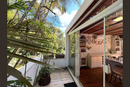 20_photo/94cf000887.e6e1c947b02cf8fb-ATLAS-bdb8df54-7fd7-4305-b617-37fb2d59d2cd.jpg de casa à venda com 5 quartos, 804m² em Parque Frondoso, Carapicuíba