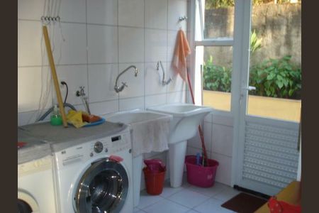 7_photo/94cf000891.05acccb2dbb53537-ATLAS-2ded72f4-b658-4dbd-aee4-8fe98135baba.jpg de casa à venda com 4 quartos, 380m² em Palos Verdes, Carapicuíba